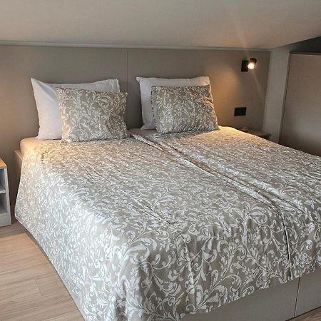 Richi Rooms & App Funtana Luaran gambar