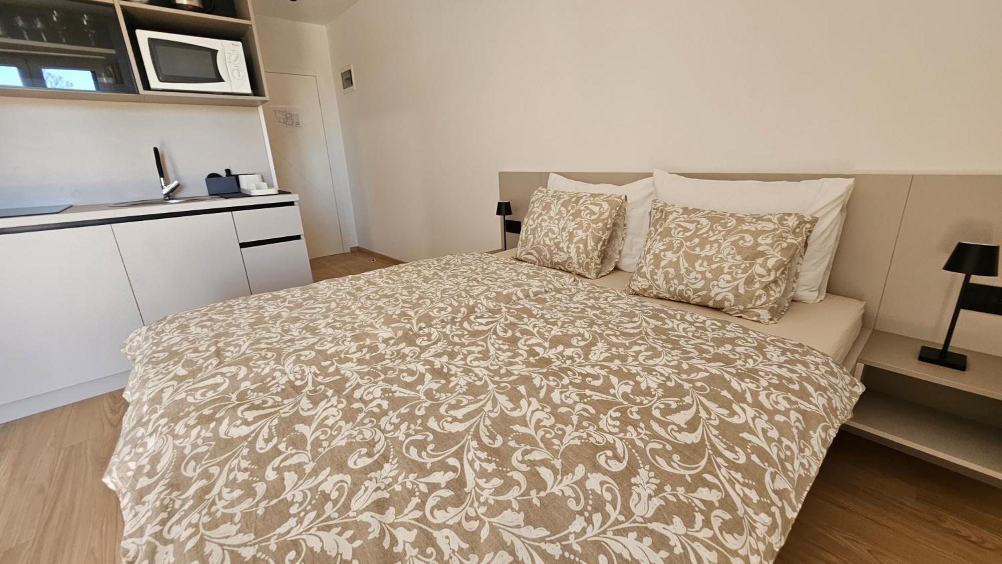 Richi Rooms & App Funtana Luaran gambar