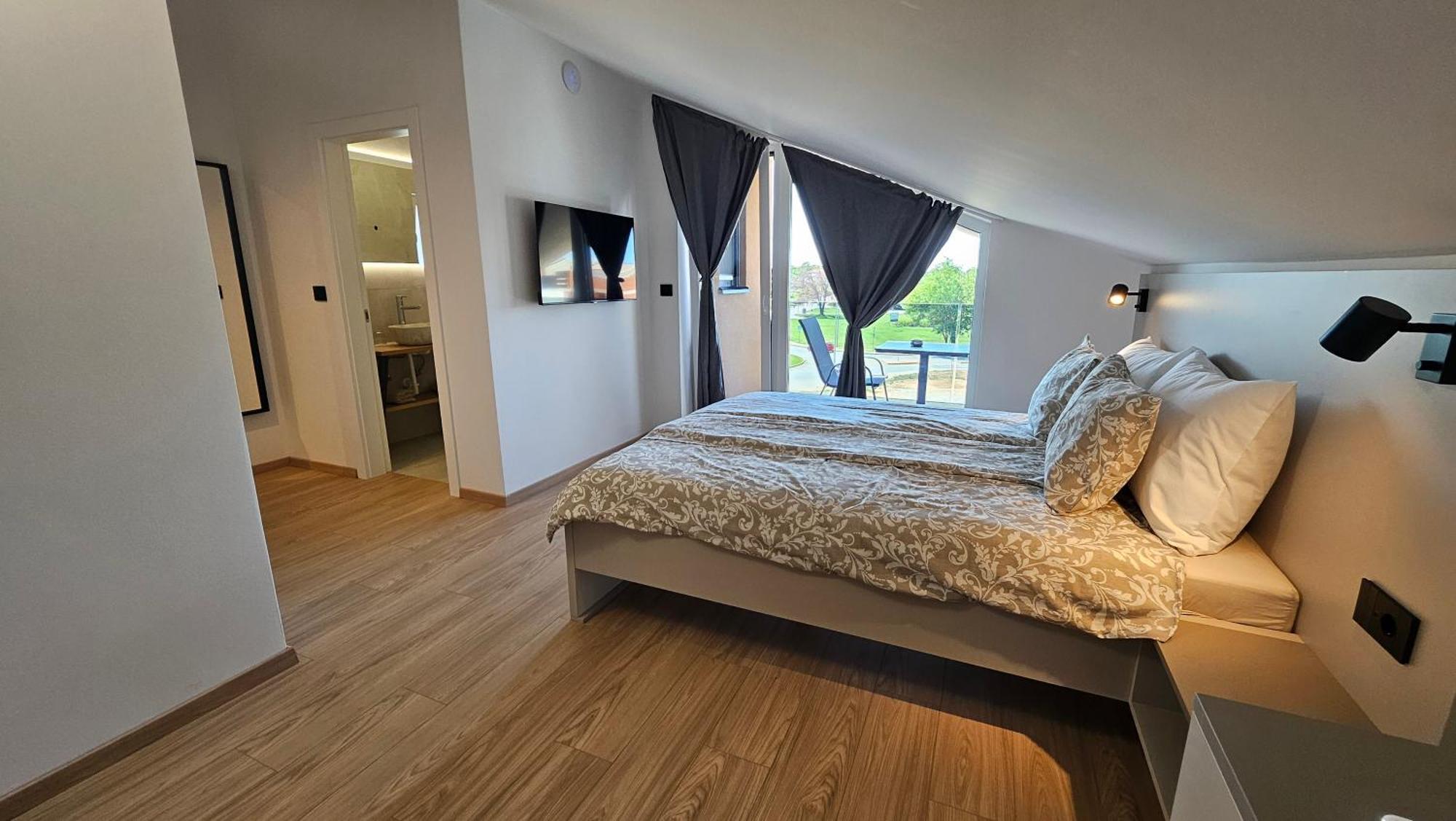 Richi Rooms & App Funtana Luaran gambar